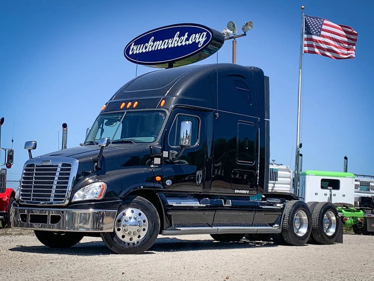 2013 Freightliner Cascadia - Sleeper