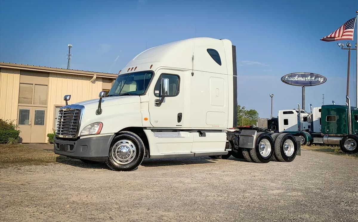 2012 Freightliner Cascadia - Sleeper
