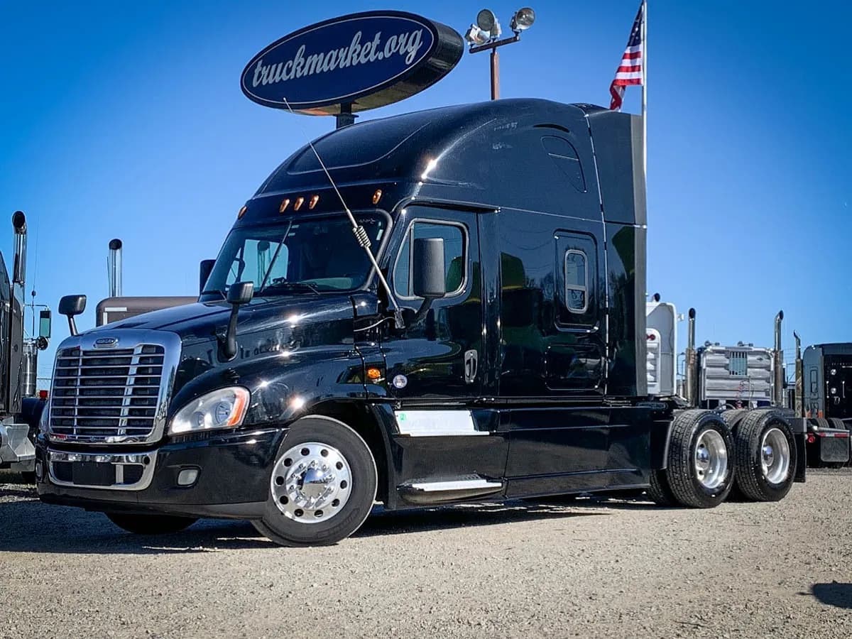 2016 Freightliner Cascadia - Sleeper