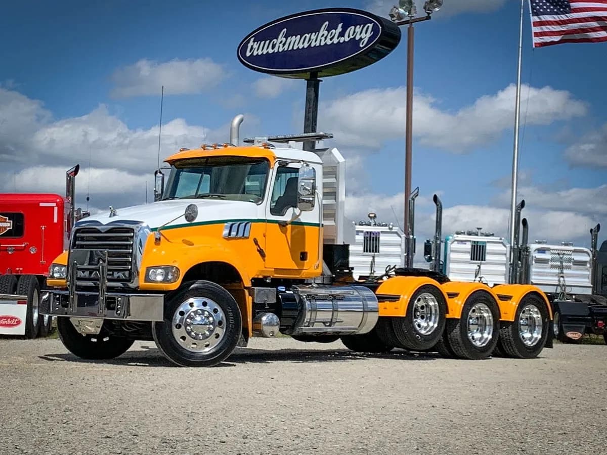 2012 Mack GU713 TRI - Day Cab