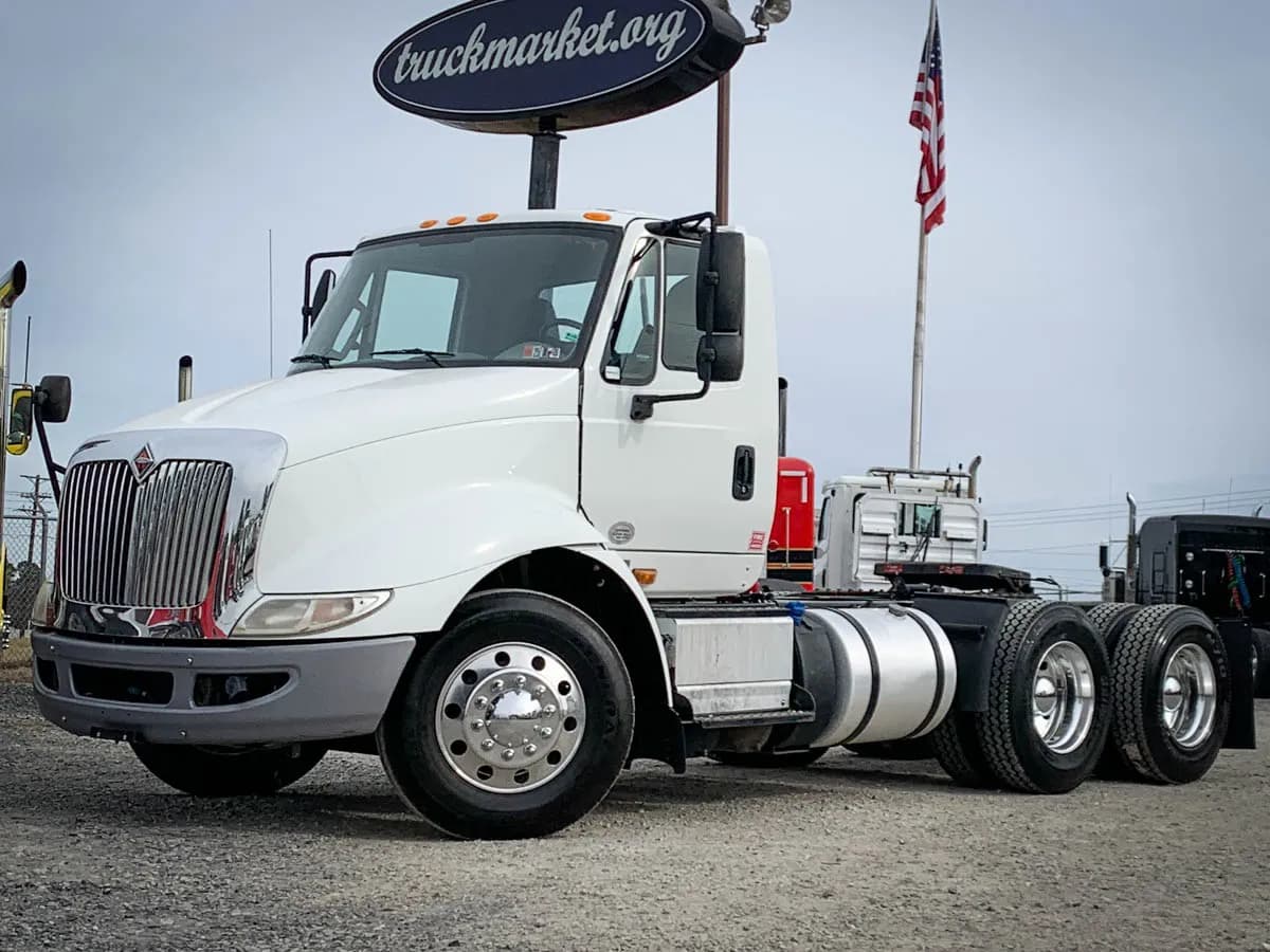 2015 International 8600 - Day Cab