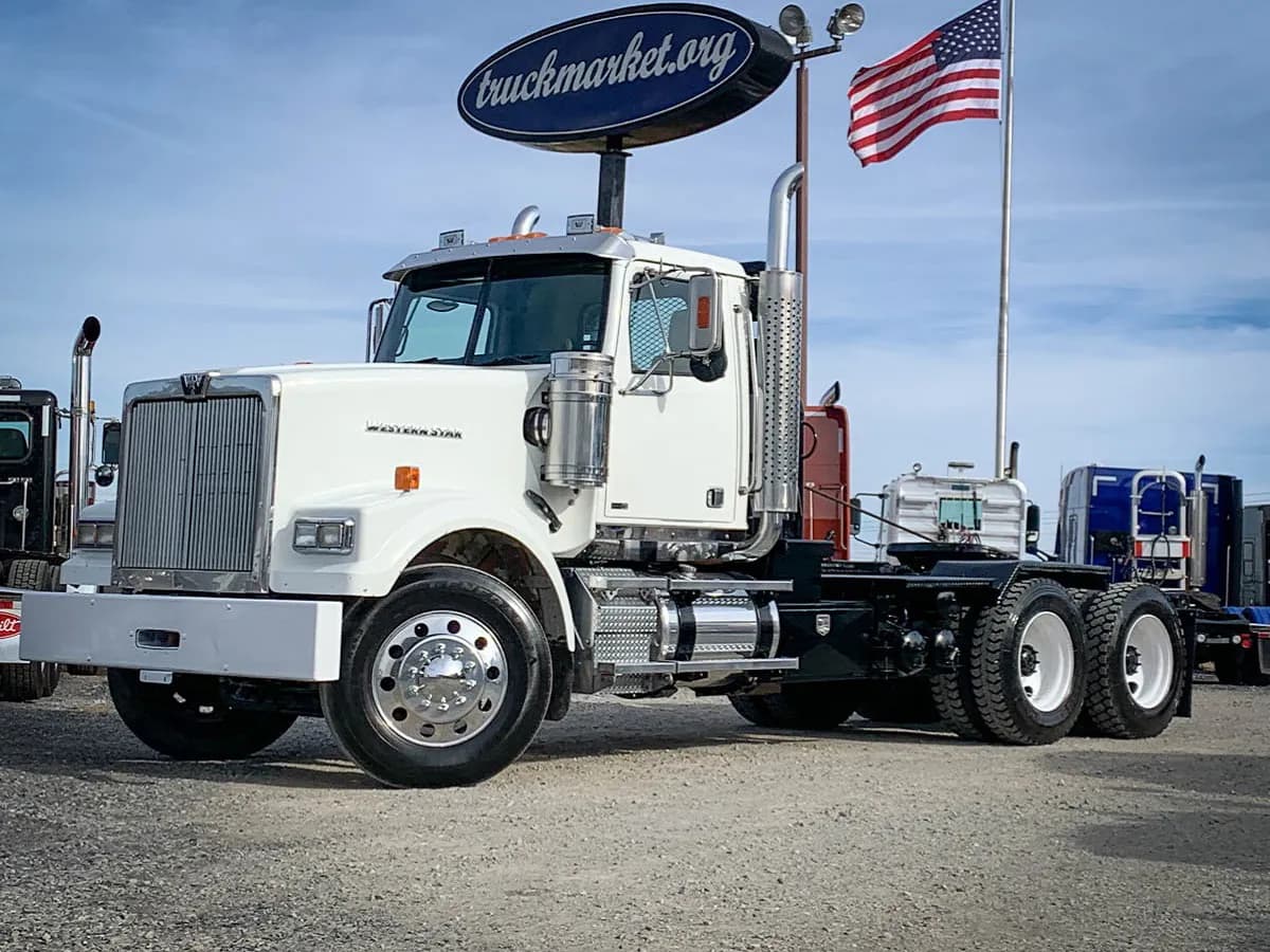 2012 Western Star 4900 - Oil Field Trailers / Winch / Oil Field Trucks
