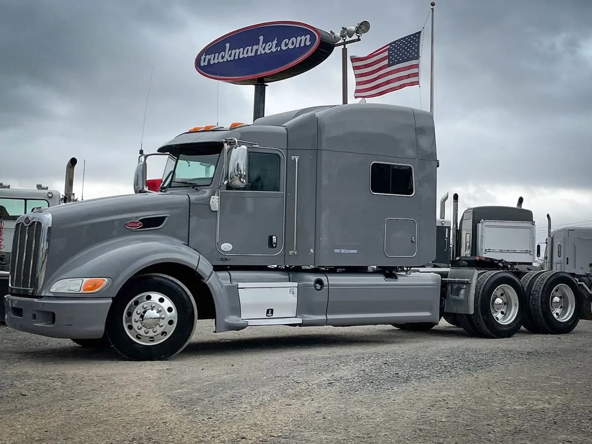 2014 Peterbilt 386 - Sleeper