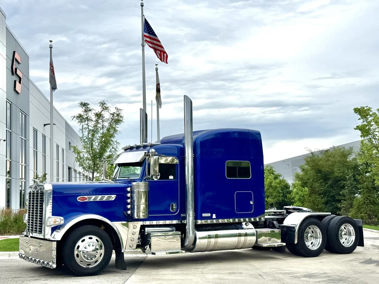 2016 Peterbilt 389 - Glider Kit Trucks