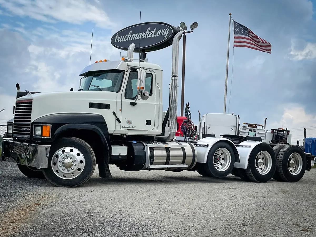 2012 Mack CHU613 TRI - Day Cab