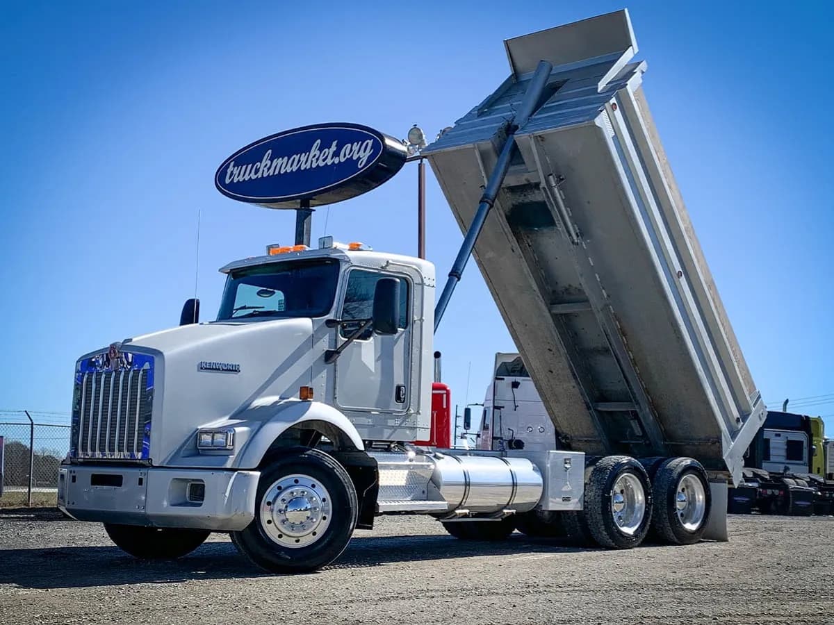 2003 Cat T800 - Dump