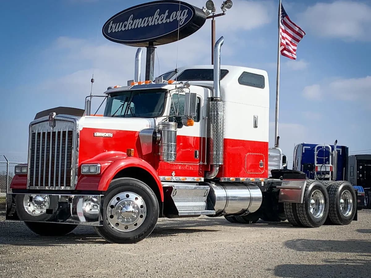 2006 Kenworth W900 - Sleeper