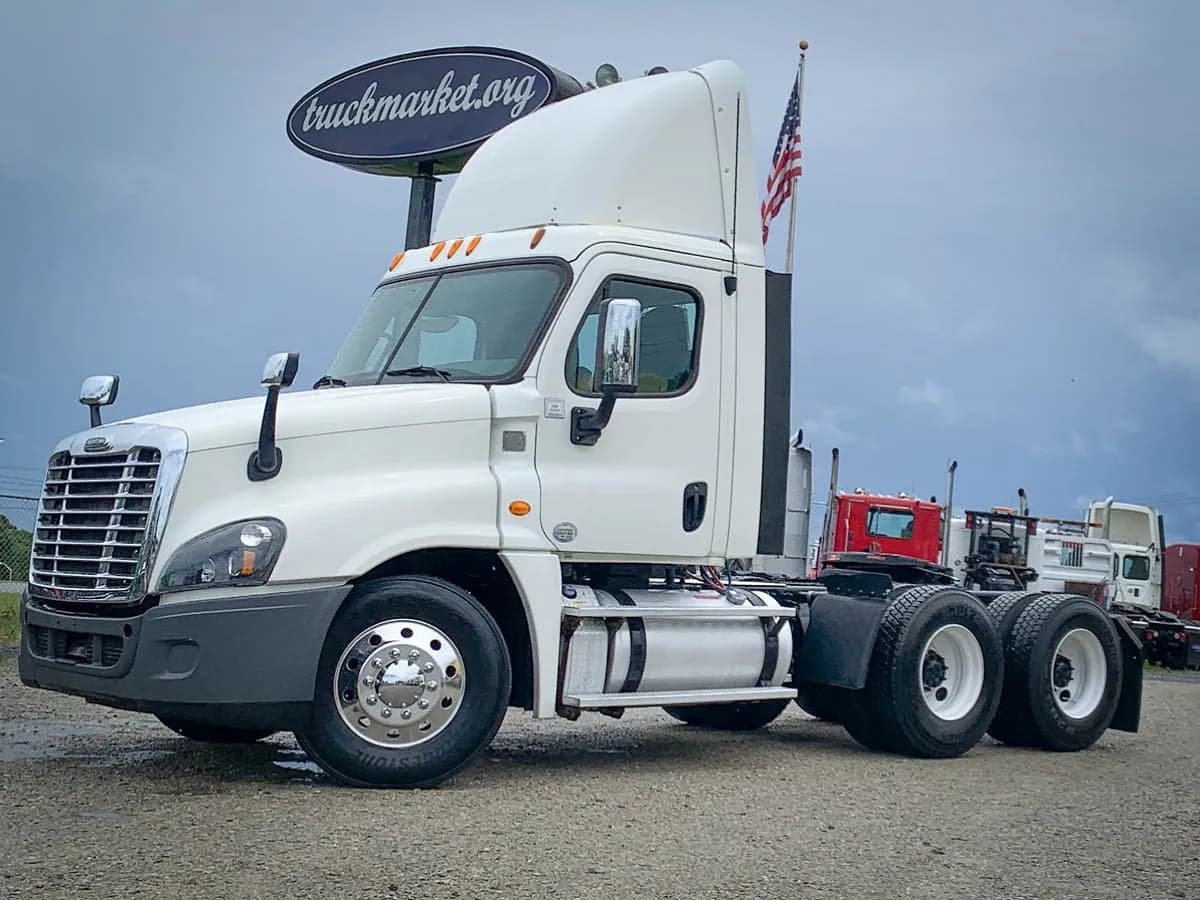 2014 Freightliner Cascadia - Day Cab