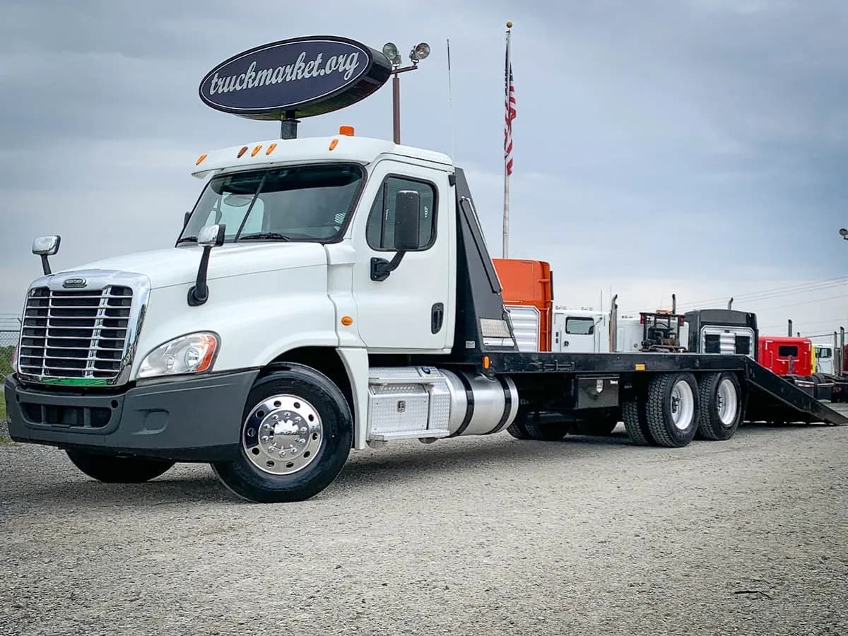 2013 Freightliner Cascadia - Tow