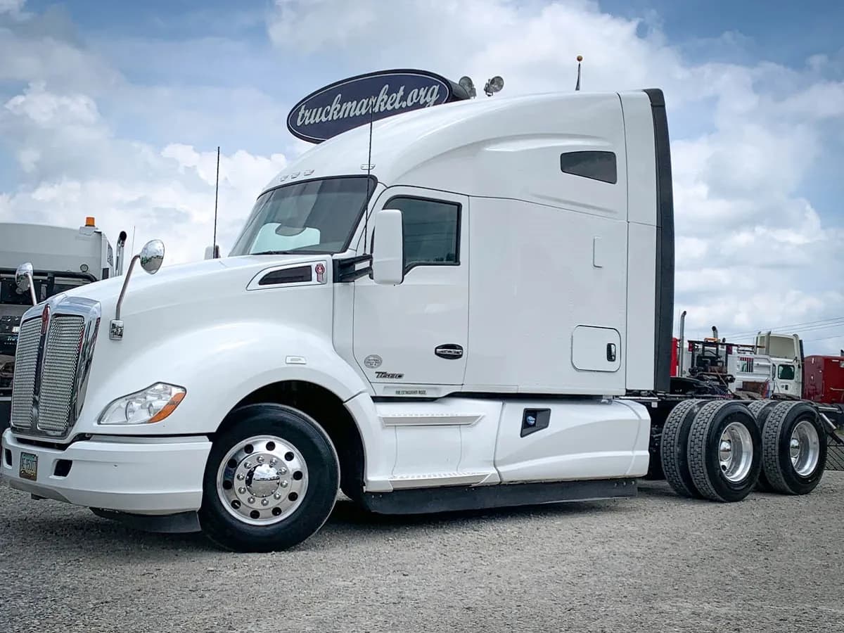 2016 Kenworth T680 - Sleeper
