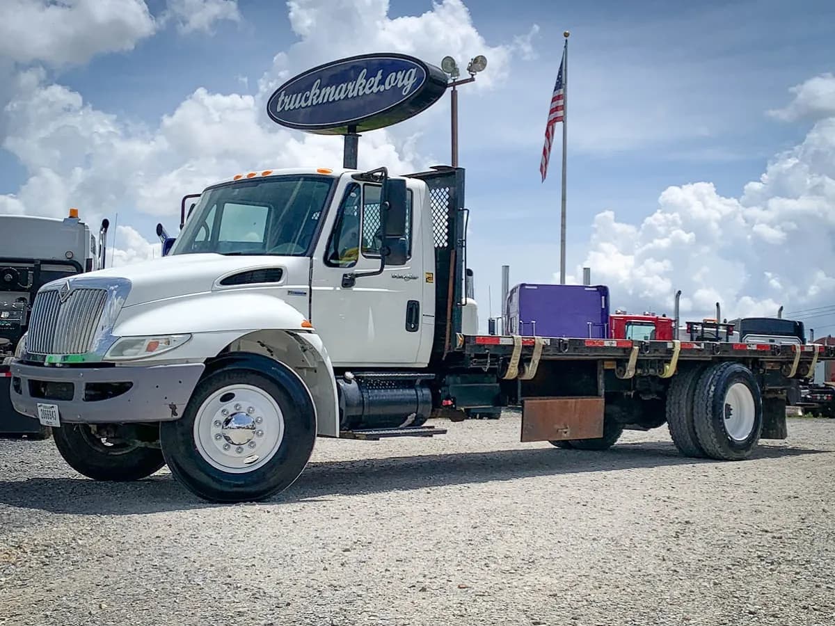 2008 International 4300 - Flatbed
