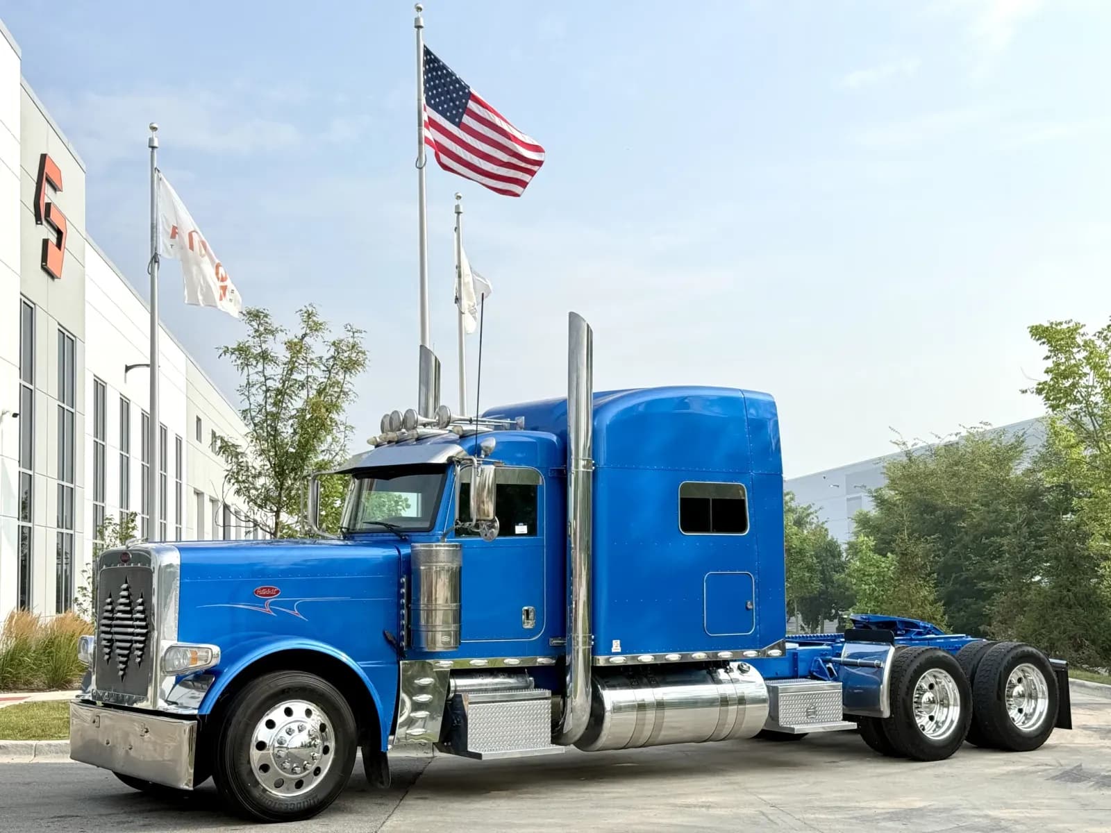 2018 Peterbilt 389 - Glider Kit Trucks