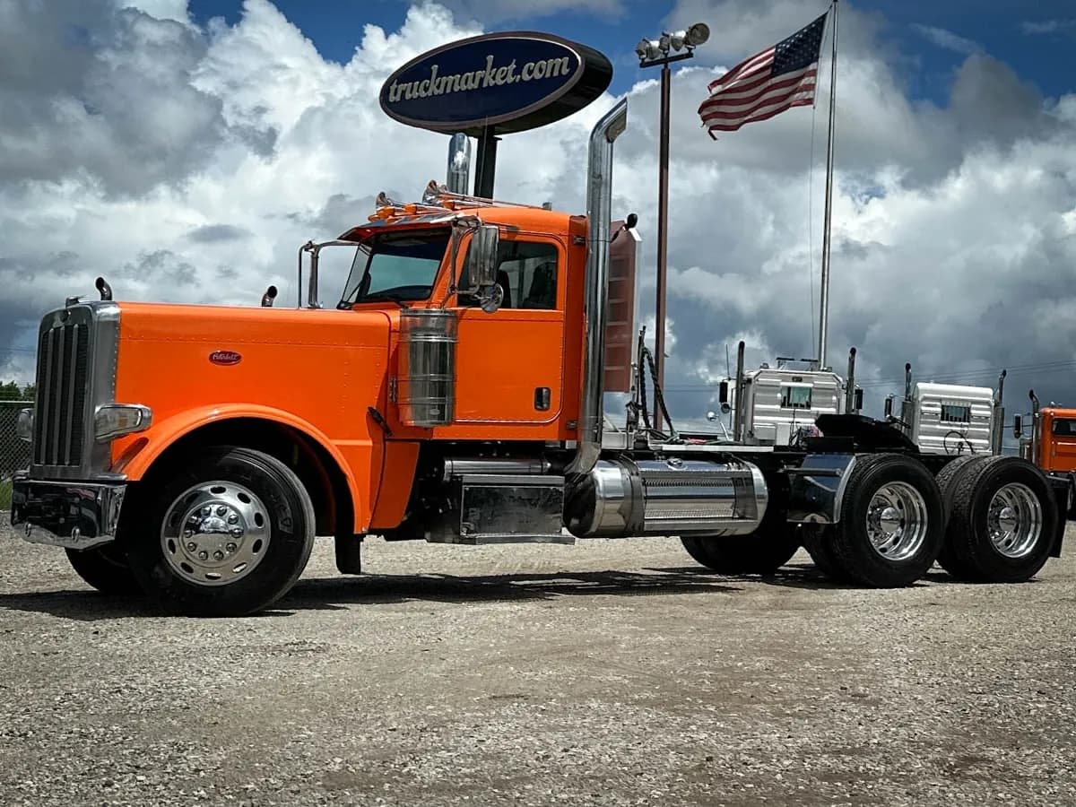 2014 Peterbilt 389 - Glider Kit Trucks