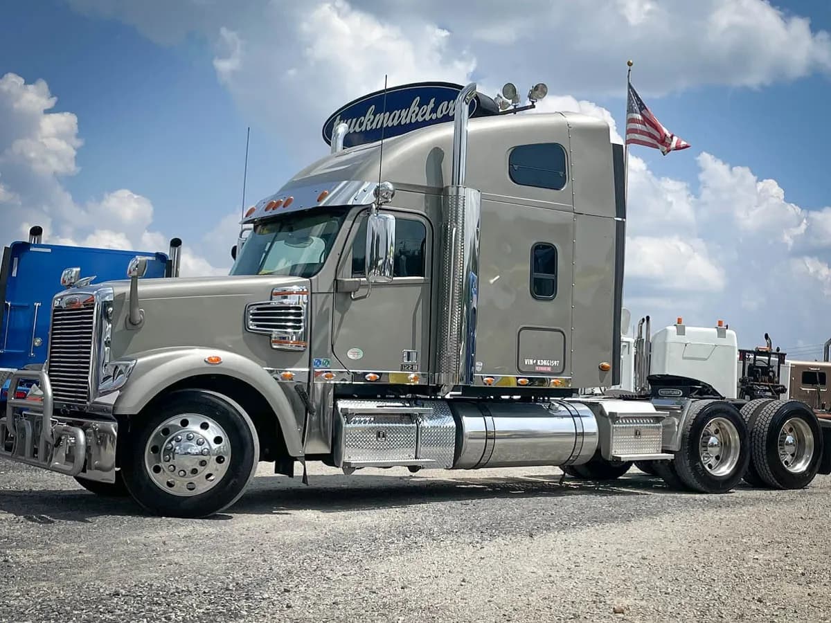 2019 Freightliner Coronado - Sleeper