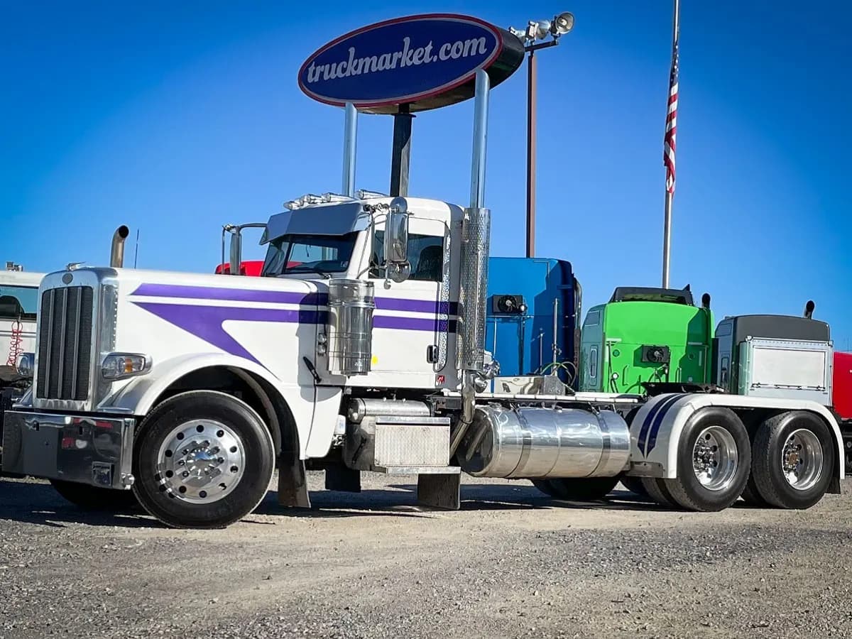 2016 Peterbilt 389 - Day Cab