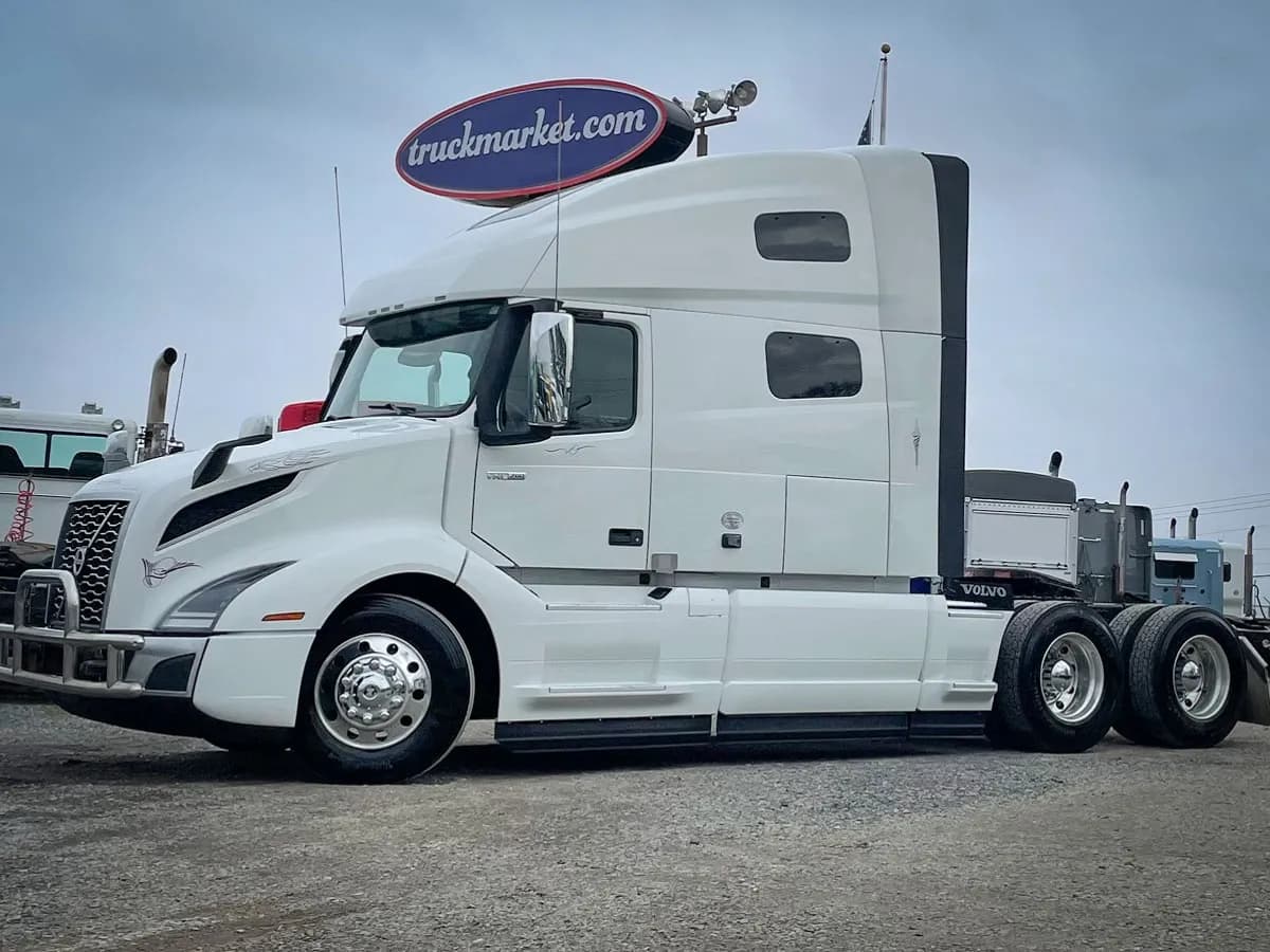 2019 Volvo VNL760 - Sleeper