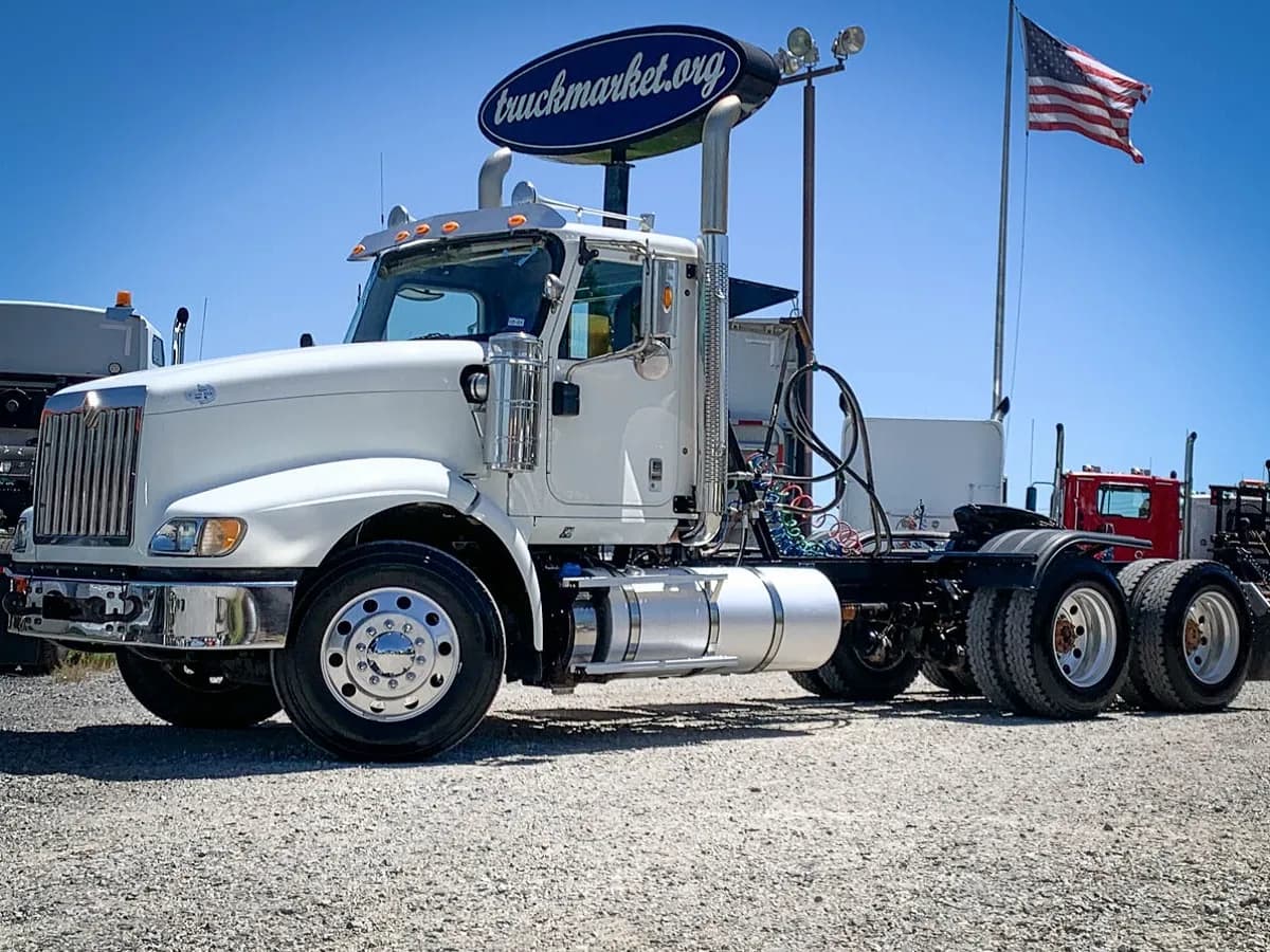 2015 International 5900i - Day Cab