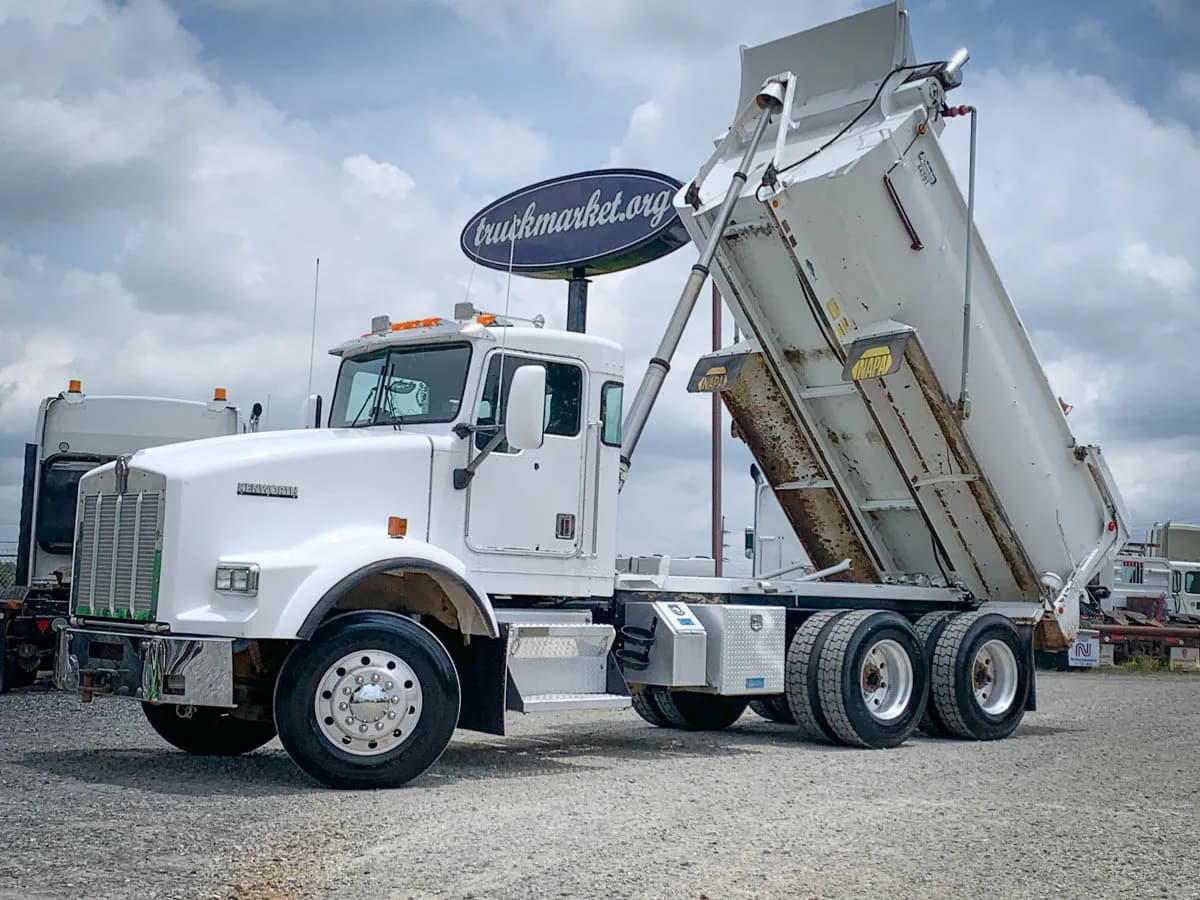 2001 Cat T800 - Dump