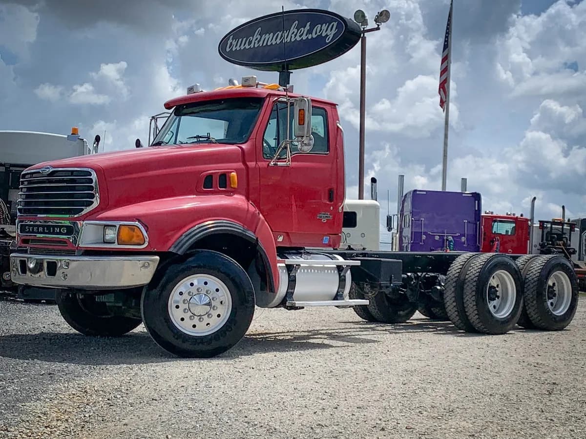 2007 Detroit LT9500 CAB & - Chassis