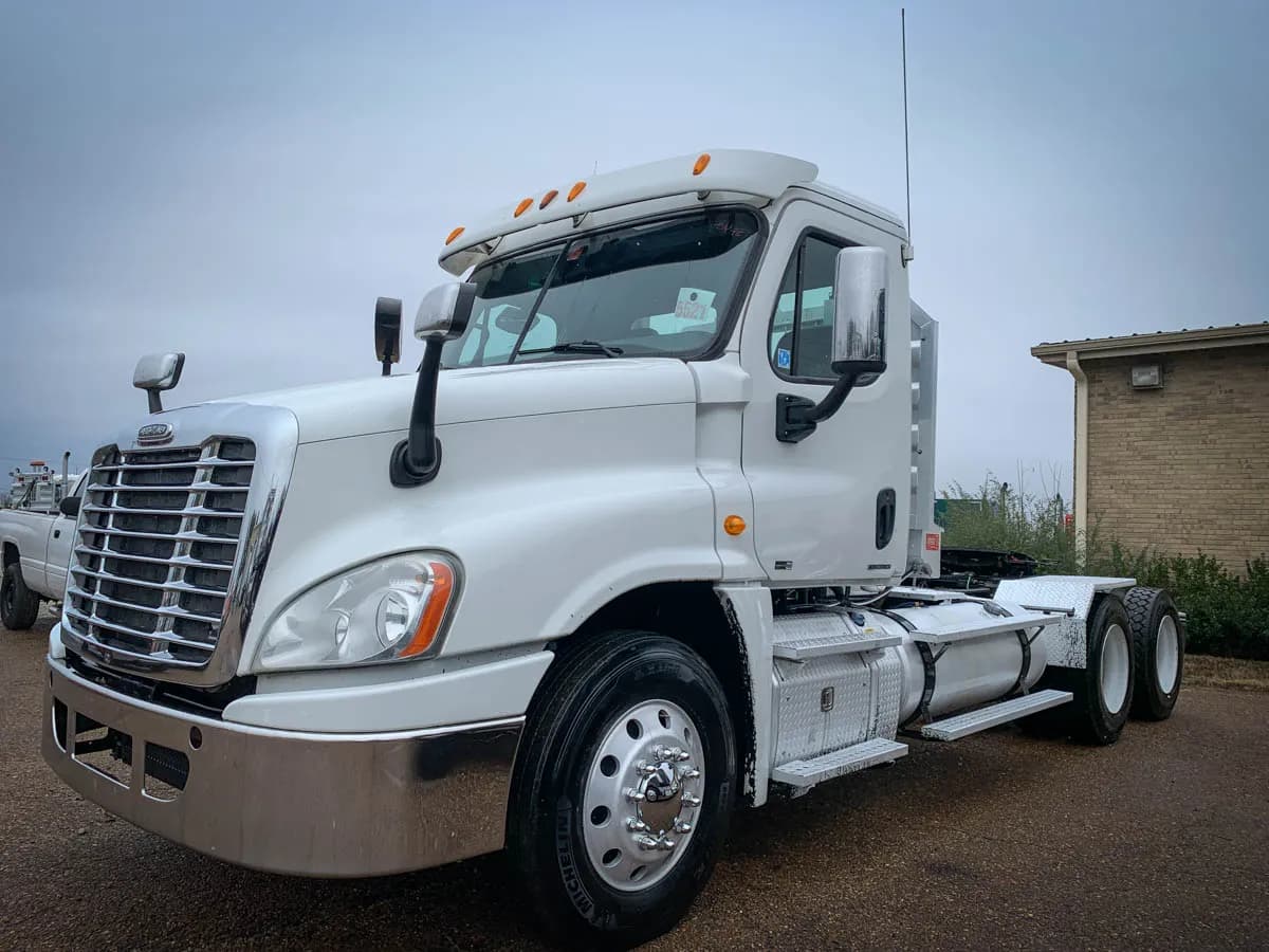 2012 Freightliner Cascadia - Day Cab