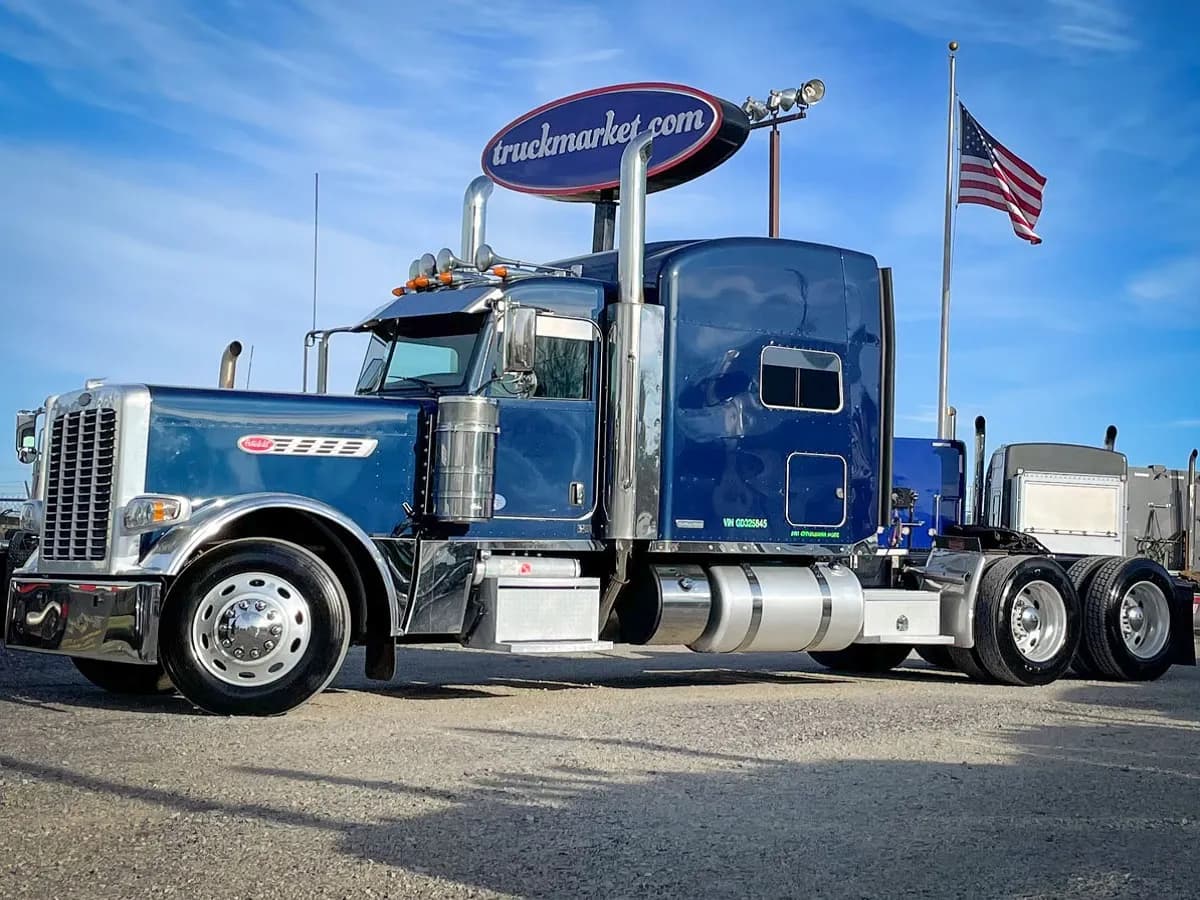 2016 Peterbilt 389 - Sleeper