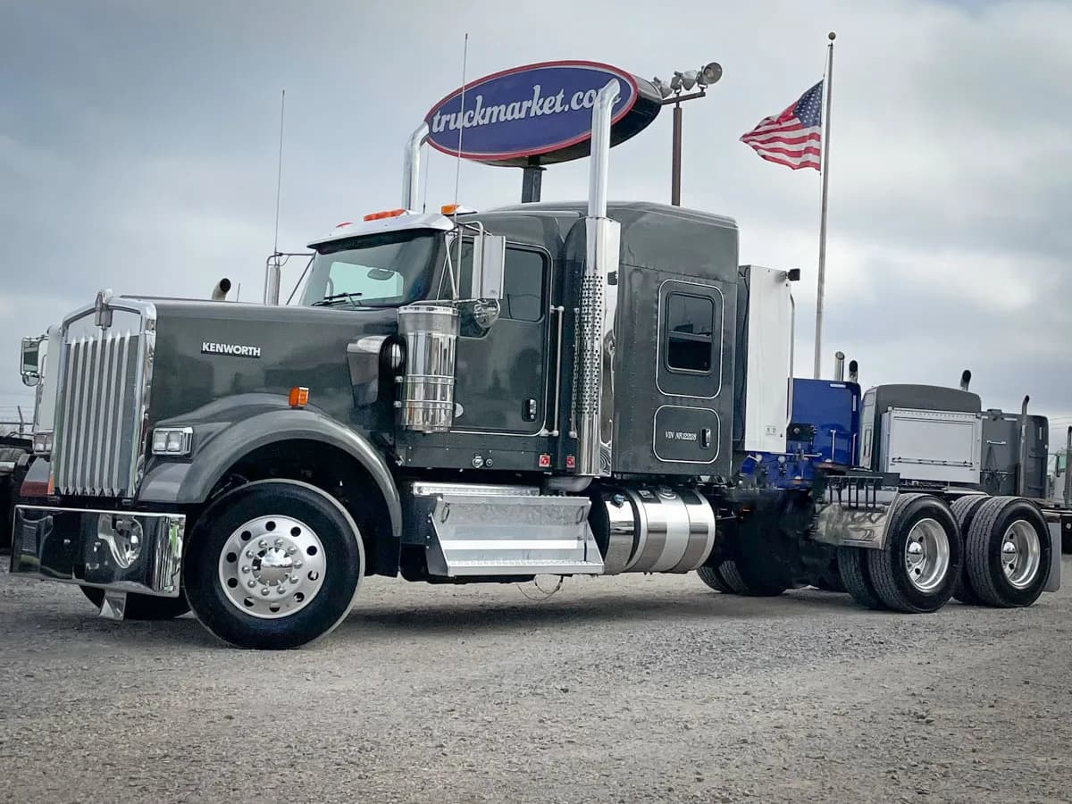 2022 Kenworth W900 - Sleeper