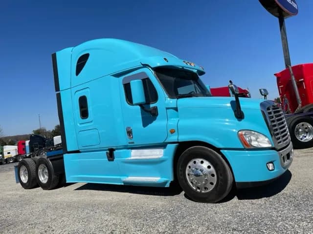 2015 Freightliner Cascadia - Sleeper