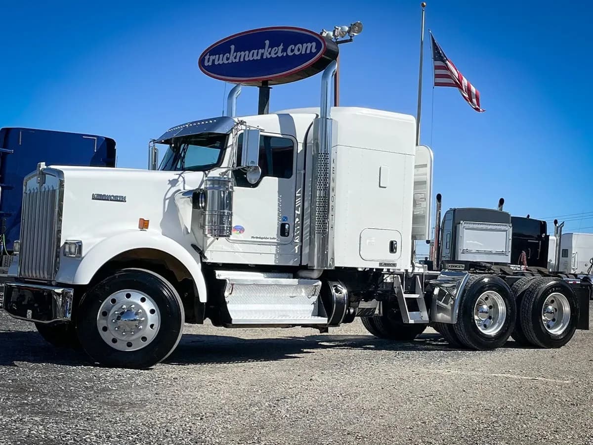 2014 Kenworth W900 - Sleeper