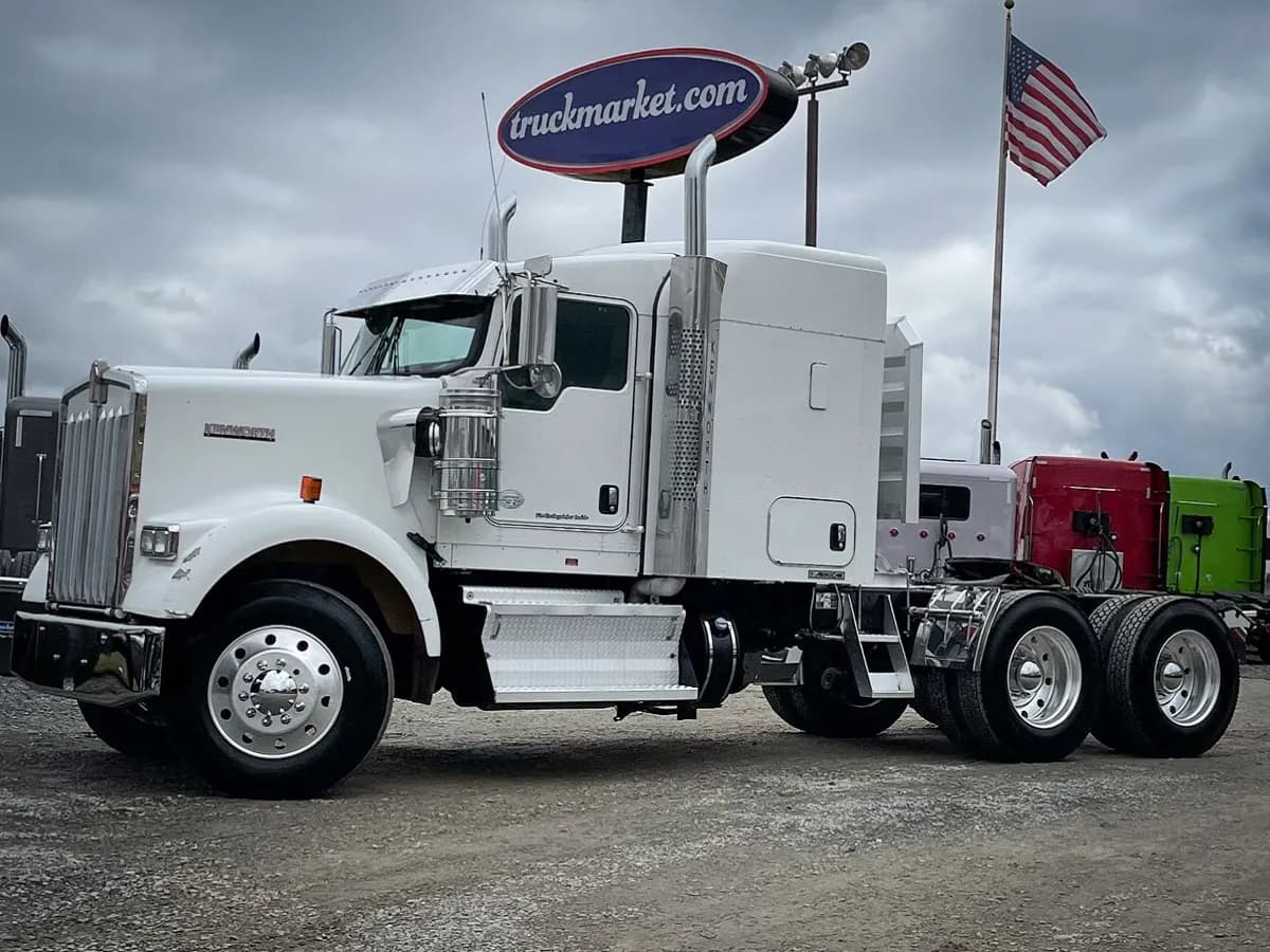 2014 Kenworth W900 - Sleeper