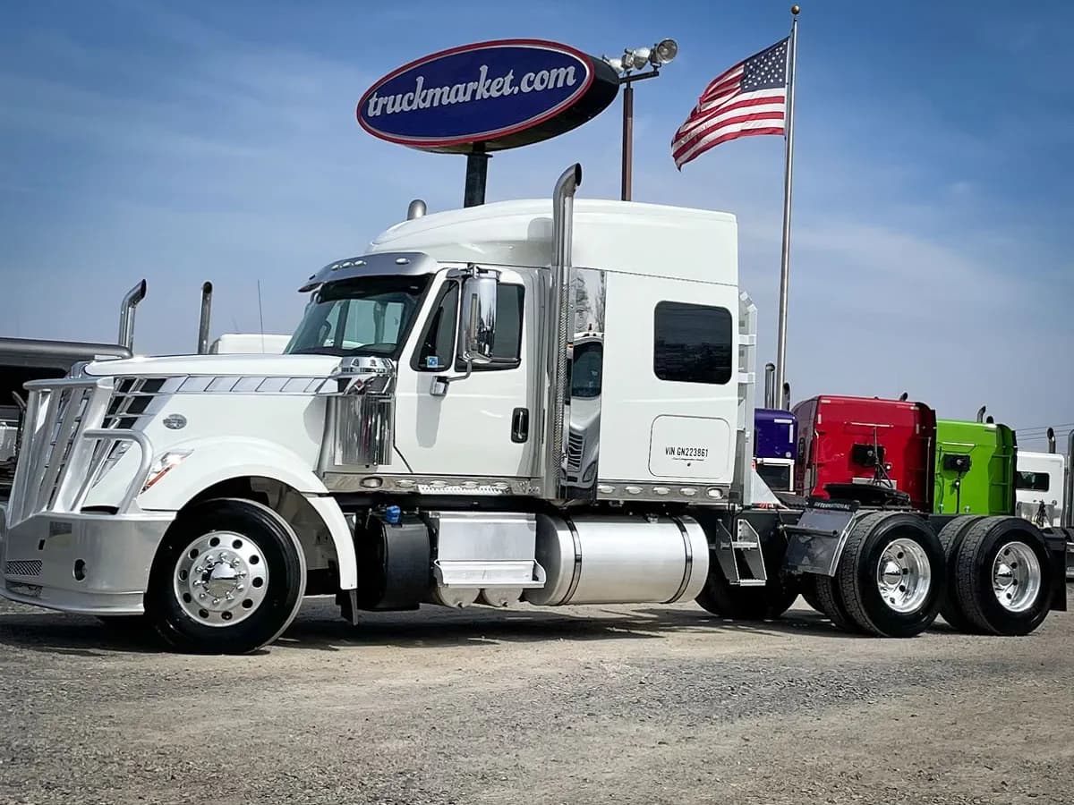 2016 International LONESTAR - Sleeper