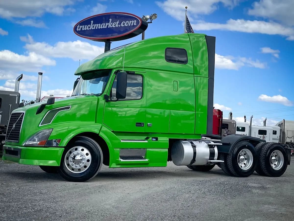 2013 Volvo VNL670 - Sleeper