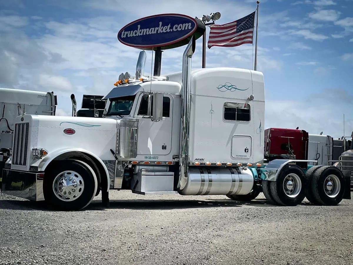 2005 Peterbilt 379X - Sleeper