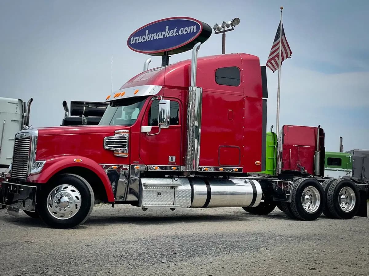 2011 Freightliner Coronado - Sleeper