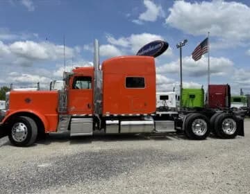 2023 Peterbilt 389 - Sleeper