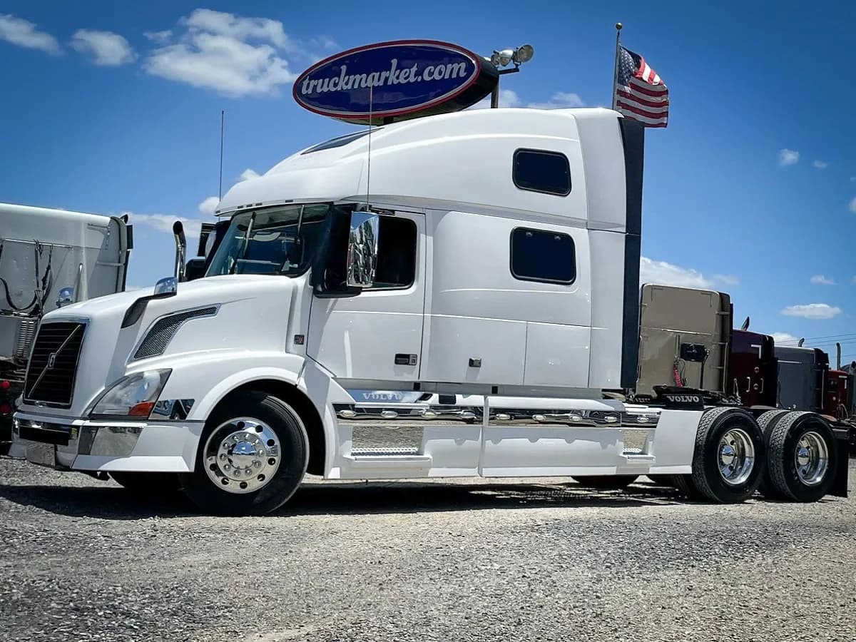 2014 Volvo VNL780 - Sleeper
