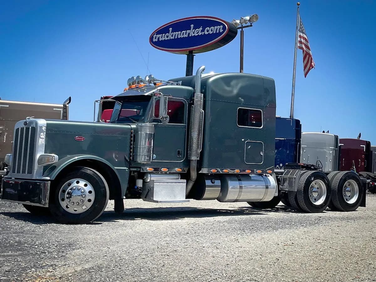 2014 Peterbilt 389 - Sleeper