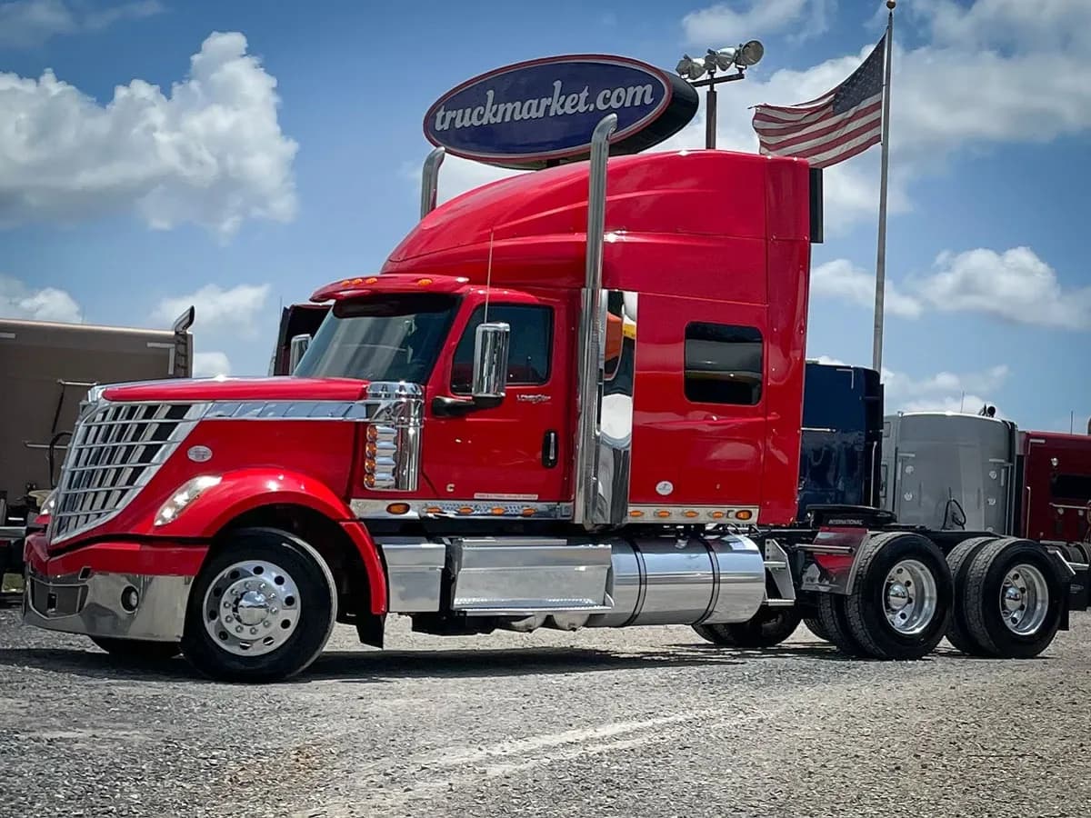 2019 International LONESTAR - Sleeper