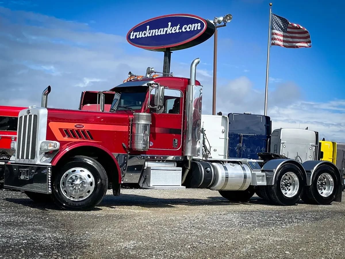 2018 Peterbilt 389 - Day Cab
