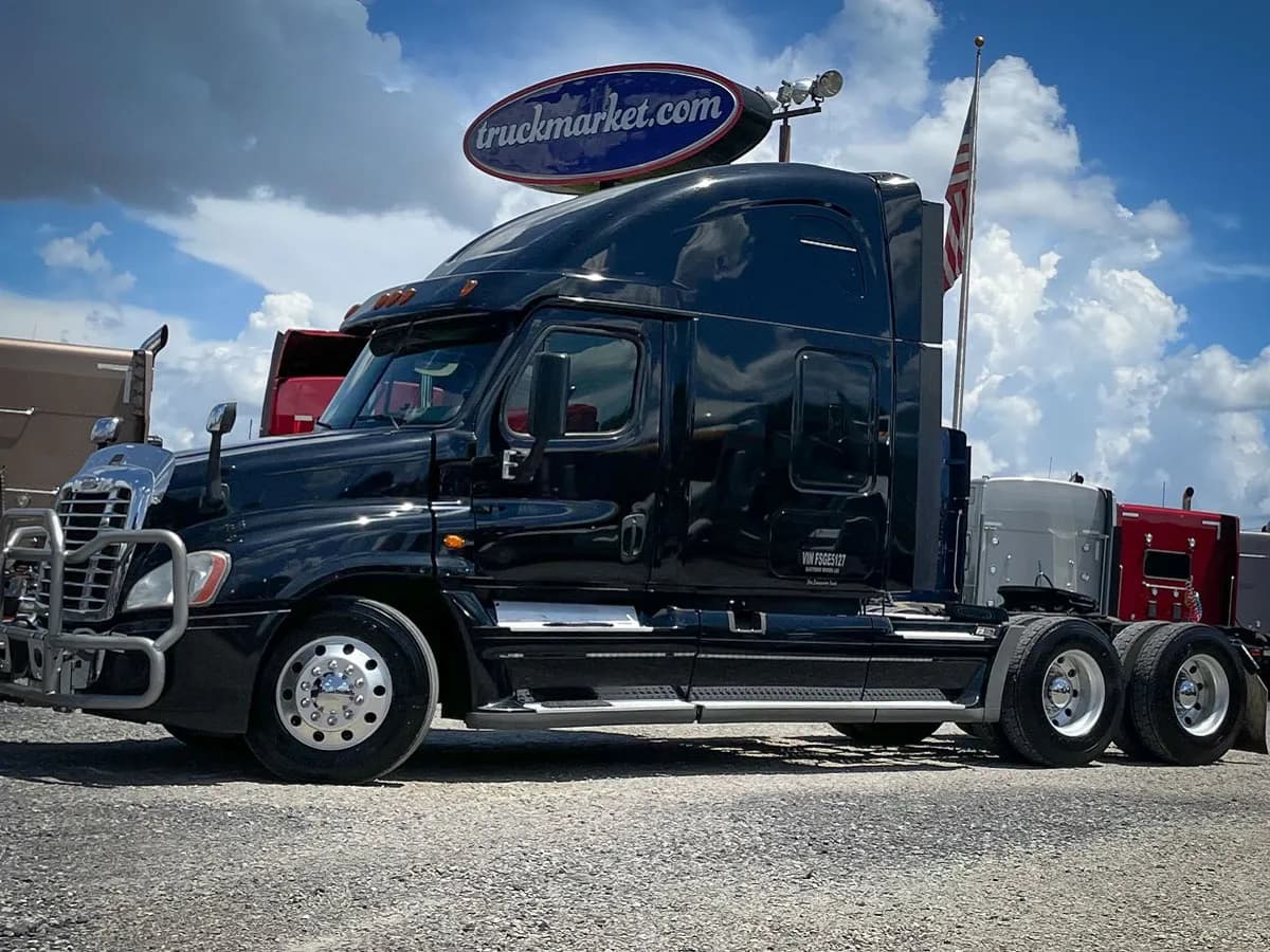 2015 Freightliner Cascadia - Sleeper