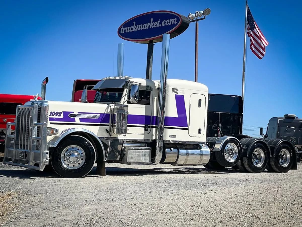 2015 Peterbilt 389 - Sleeper