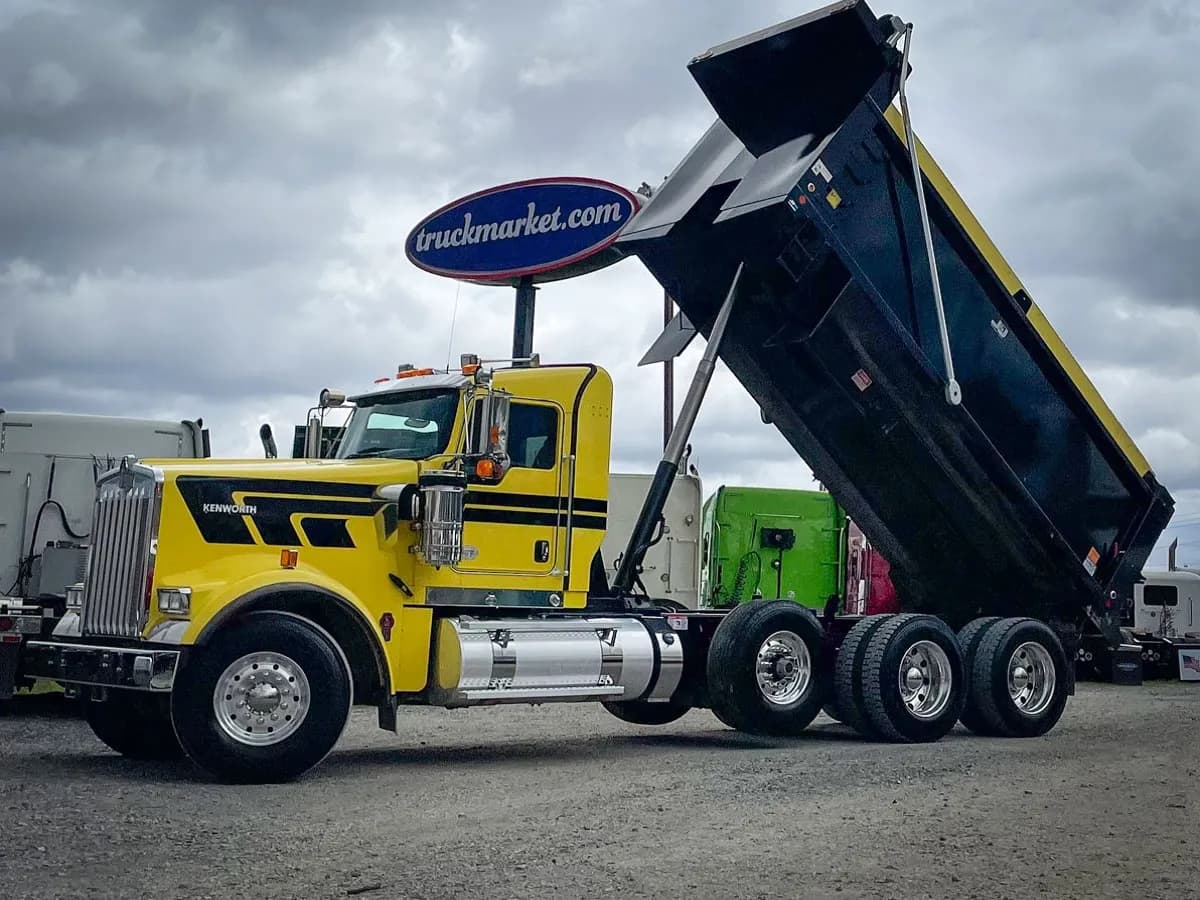 2020 Kenworth W900L TRI - Dump