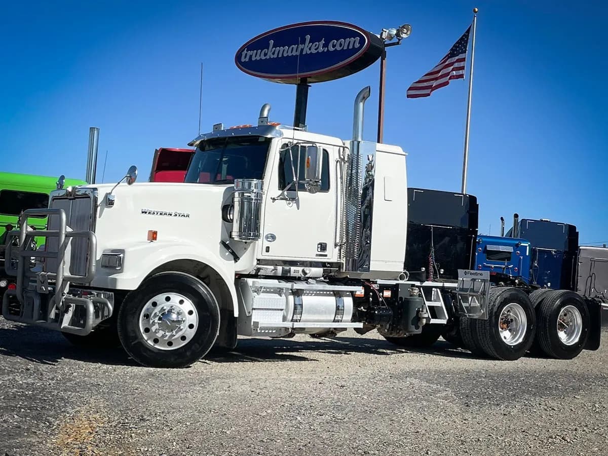 2020 Western Star 4900 - Sleeper