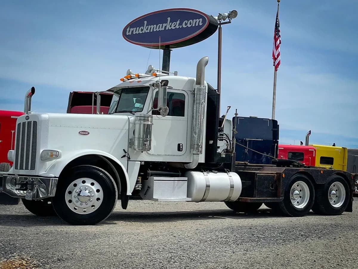 2014 Peterbilt 388 - Oil Field Trailers / Winch / Oil Field Trucks