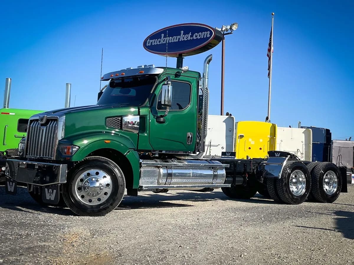 2023 Western Star 49X - Day Cab