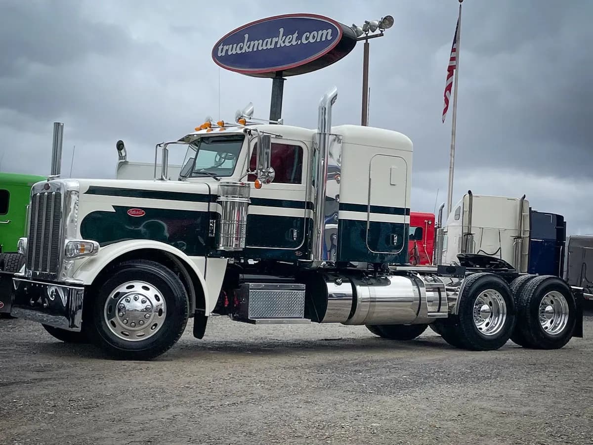 2023 Peterbilt 389 - Sleeper