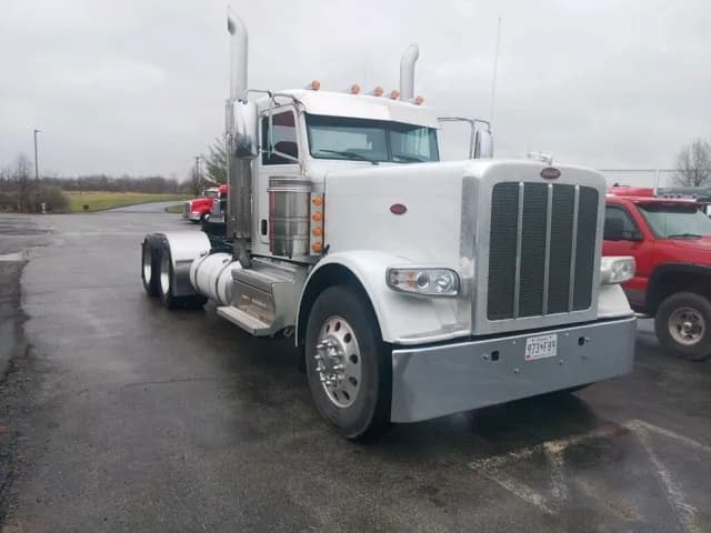 2022 Peterbilt 389 - Day Cab