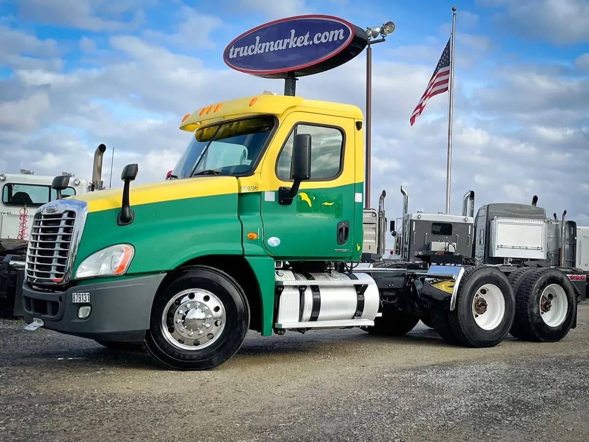 2011 Freightliner Cascadia - Day Cab