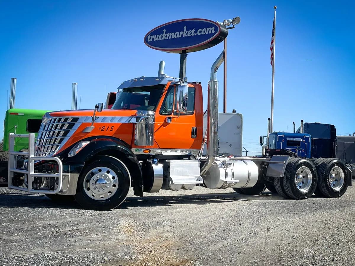 2015 International LONESTAR - Day Cab