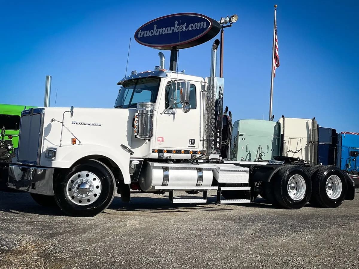 2018 Western Star 4900 - Glider Kit Trucks