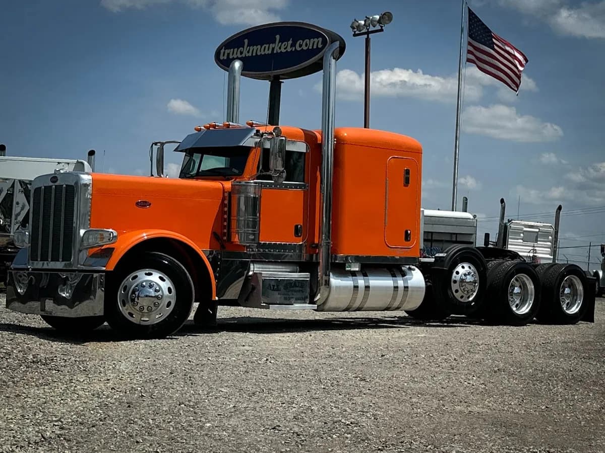 2015 Cat 389 - Glider Kit Trucks